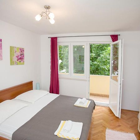 Apartment Omis Holiday Eksteriør billede