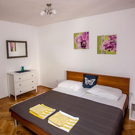 Apartment Omis Holiday Eksteriør billede